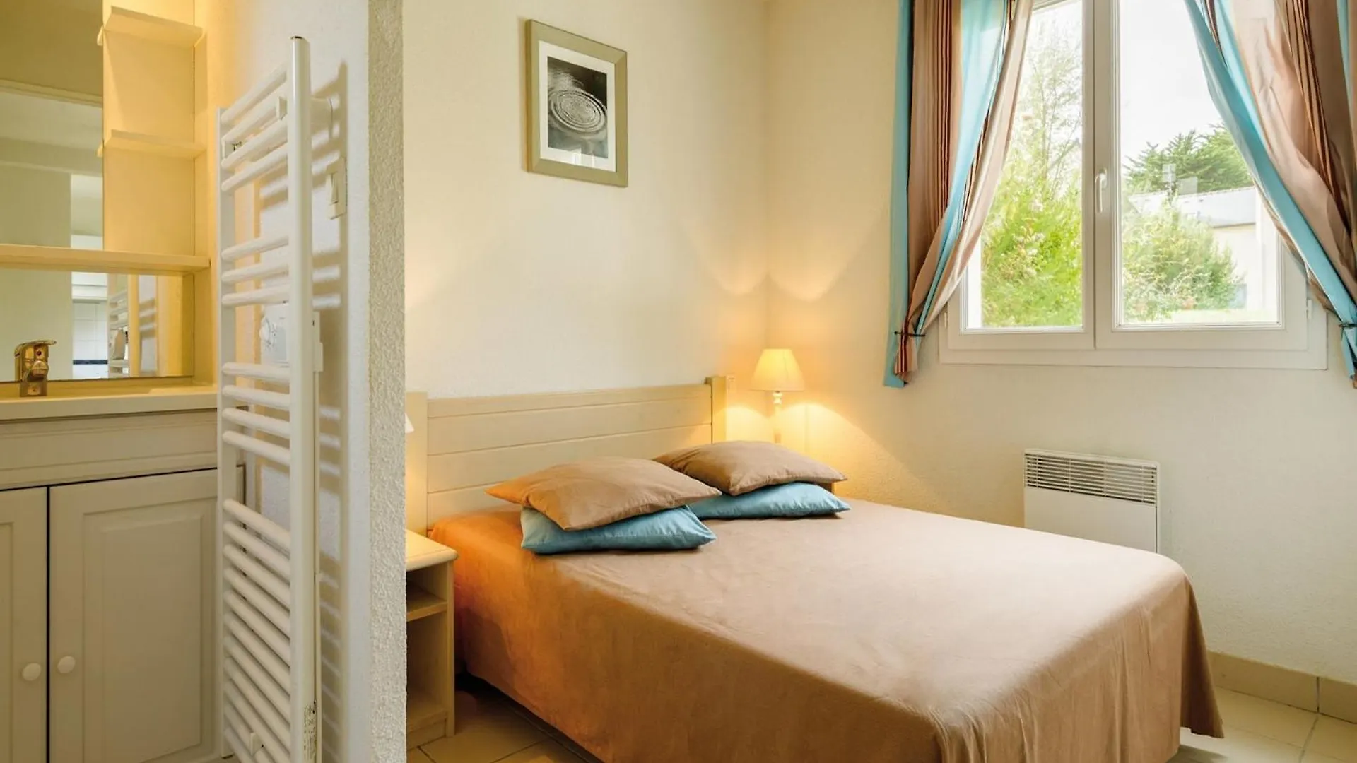 Pleasant Breton Holiday Home Near The Bay Of Douarnenez Crozon