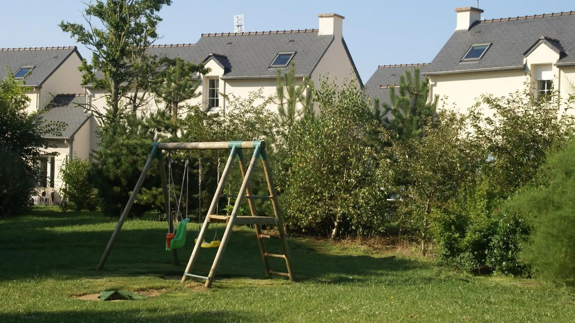 Pleasant Breton Holiday Home Near The Bay Of Douarnenez Crozon