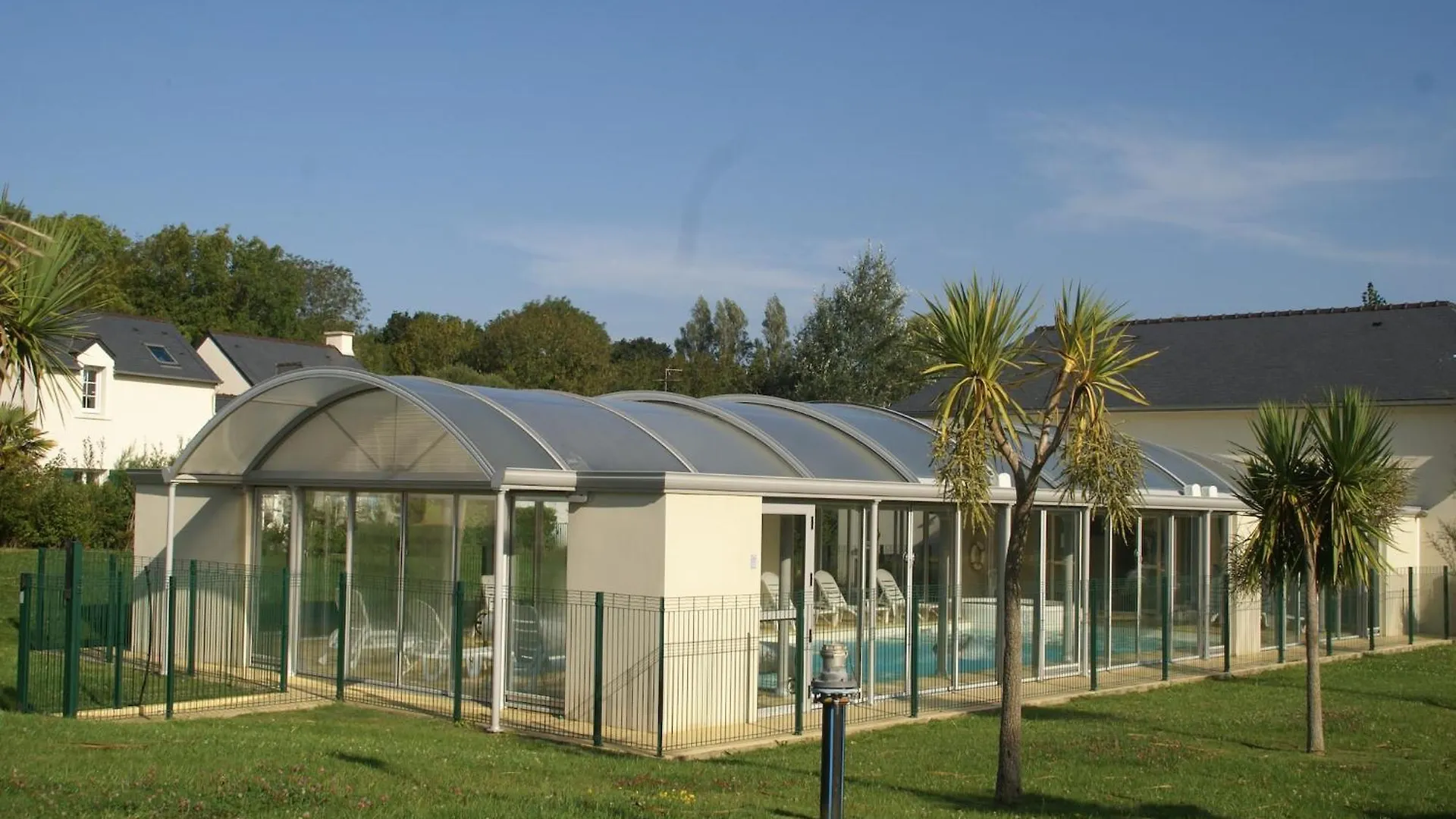 Pleasant Breton Holiday Home Near The Bay Of Douarnenez Crozon