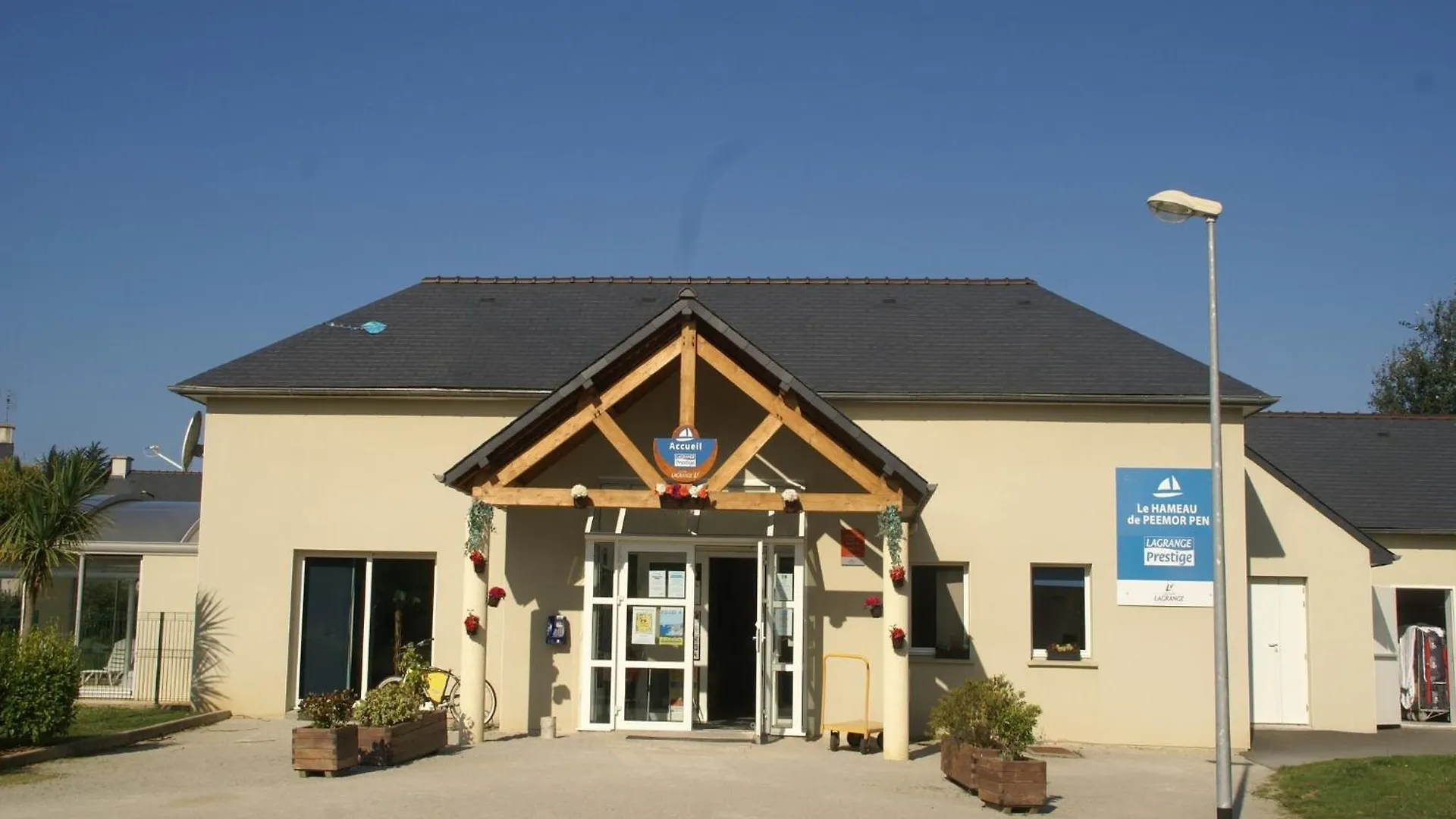 Pleasant Breton Holiday Home Near The Bay Of Douarnenez Crozon